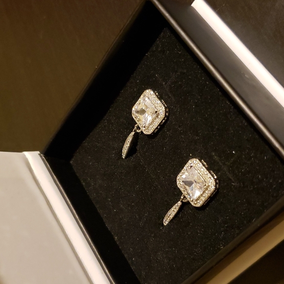 Cate & Chloe Earrings NIB - Picture 2 of 3